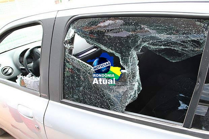 Surtada! Em Ji-Paraná mulher invade casa de casal, destrói carro e mobília - News Rondônia