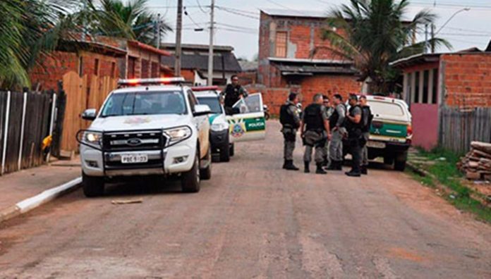 SUSPEITO É BALEADO PELA PM E 2 PRESOS APÓS DENÚNCIA DE CÁRCERE PRIVADO EM RIO BRANCO - News Rondônia