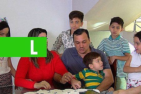 PAIS DE TRÊS FILHOS ADOTAM MAIS TRÊS IRMÃOS PRA NÃO SEPARAR A FAMÍLIA - News Rondônia