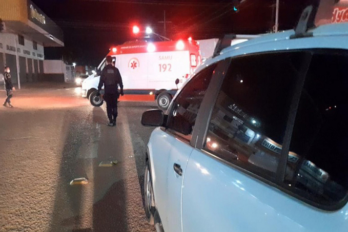 EMBRIAGADO: Motociclista bate em carros no semáforo e fica lesionado - News Rondônia