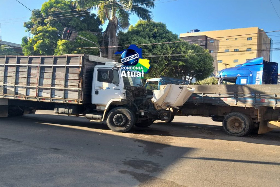 Ji-Paraná: Colisão entre caminhões é registrado na manhã deste sábado, na Av. Maringá - News Rondônia