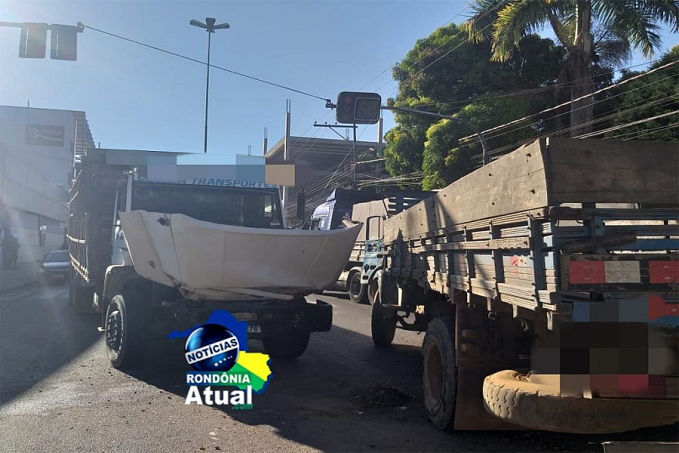 Ji-Paraná: Colisão entre caminhões é registrado na manhã deste sábado, na Av. Maringá - News Rondônia