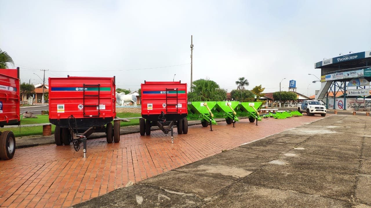 COM PRODUÇÃO DIÁRIA DE 200 MIL LITROS DE LEITE, MUNICÍPIOS DA REGIONAL RIO MACHADO RECEBEM EQUIPAMENTOS DO PROLEITE - News Rondônia