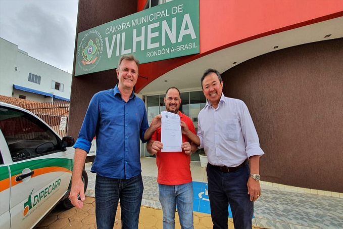 Obra é custeada com emenda do deputado estadual Luizinho Goebel e contempla toda a avenida - News Rondônia