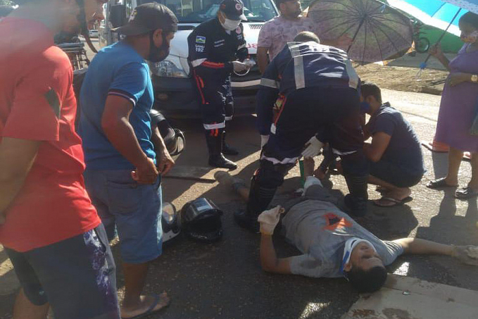 Passageiro de moto fica com fratura exposta após colidir com carro que avançou a preferencial em Porto Velho - News Rondônia
