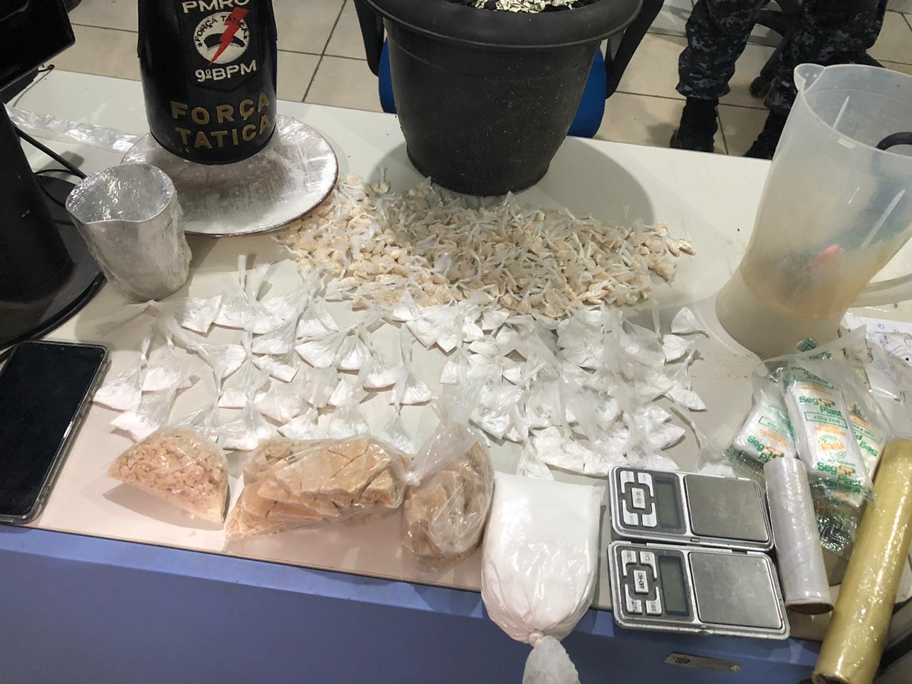 DE NOVO: Jovem com 14 passagens pela Polícia é preso com grande quantidade de drogas na zona sul da capital - News Rondônia