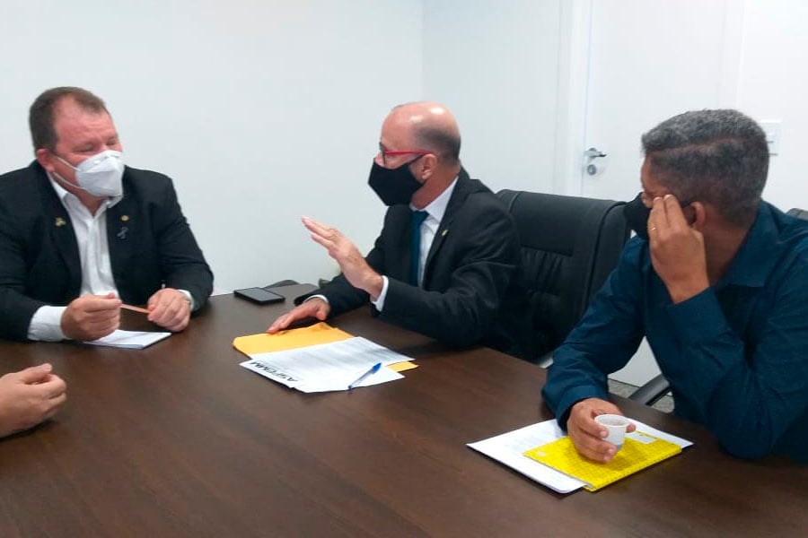 Dr Neidson recebe representantes da Associação dos ferroviários - News Rondônia