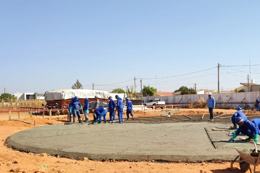 VILHENA: Quase 90 km de rede de esgoto já instalados: concretagem de estação de tratamento e reservatórios começam - News Rondônia