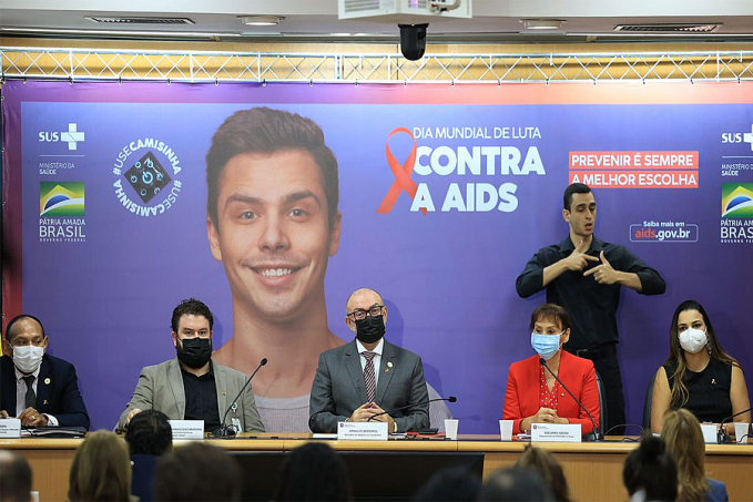 HIV: Brasil tem 694 mil pessoas em terapia antirretroviral - News Rondônia