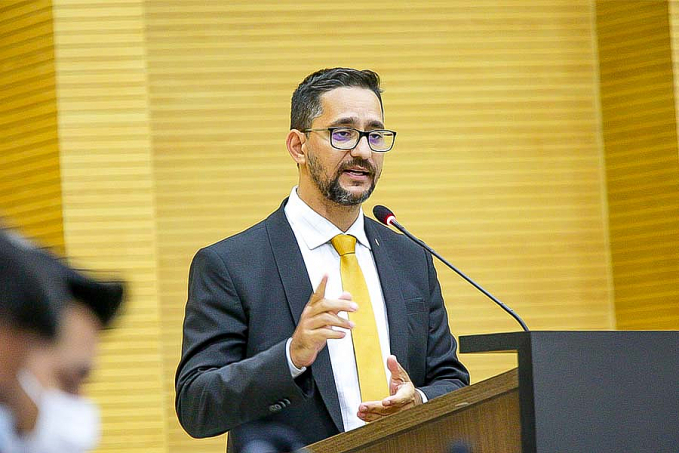 Lei de autoria do deputado Anderson que garante passe livre em ônibus para pessoas em tratamento de câncer é sancionada pelo governo - News Rondônia