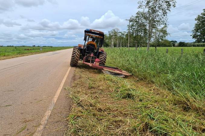 LIMPEZA NA RODOVIA - DER executa limpeza na RO-479, que interliga Rolim de Moura à BR-364 - News Rondônia