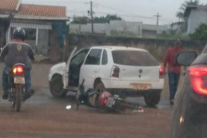 Após atingir motoneta, motorista foge deixando mulher ferida no chão; testemunhas fotografaram a cena - News Rondônia