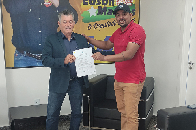 O Deputado Edson Martins (MDB) recebeu nesta terça-feira (10) em seu gabinete o vereador Robinho (PV), do município de Ouro Preto do Oeste - News Rondônia