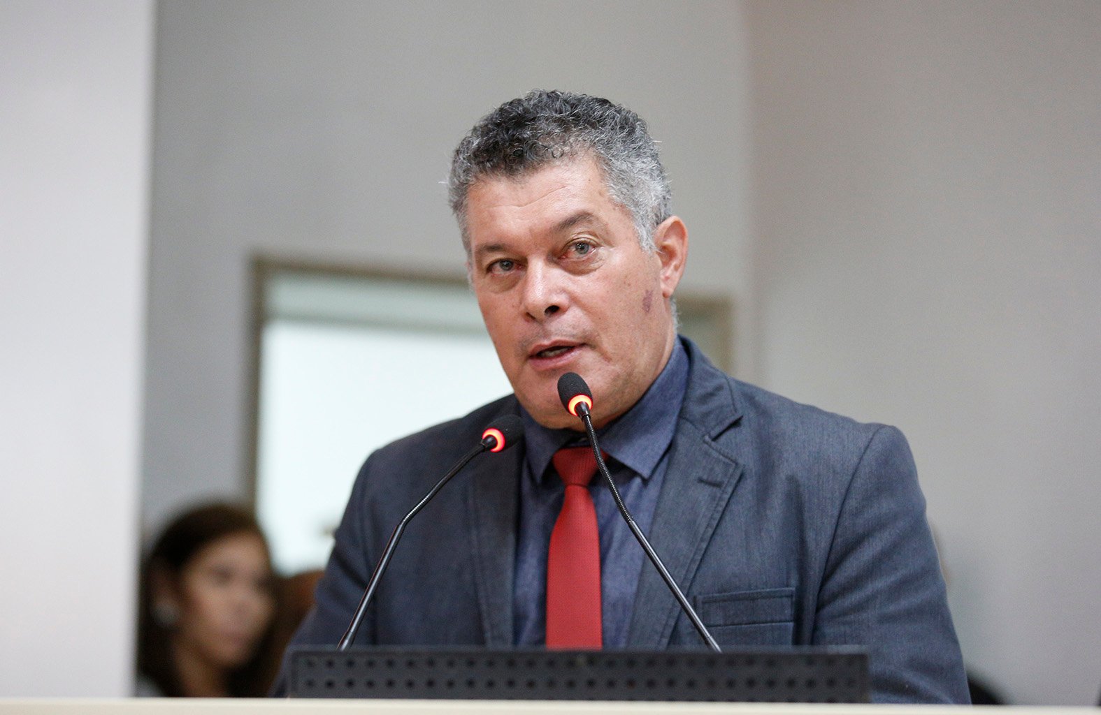 DEPUTADO EDSON MARTINS ENTREGA MEDALHA DO MÉRITO E VOTO DE LOUVOR NA SEGUNDA-FEIRA - News Rondônia