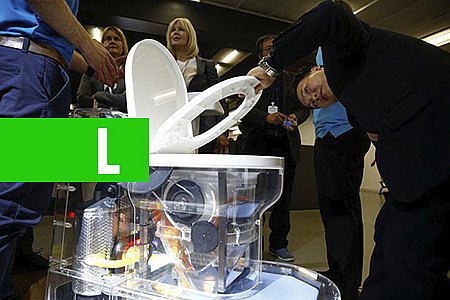 BILL GATES APRESENTA EM PEQUIM VASO SANITÁRIO QUE FUNCIONA SEM ÁGUA - News Rondônia