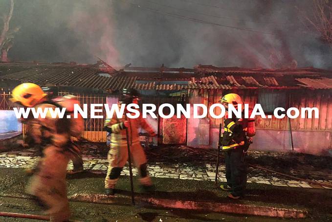 DESTRUÍDA: Casa é destruída pelo fogo na Vila Tupy em Porto Velho - News Rondônia