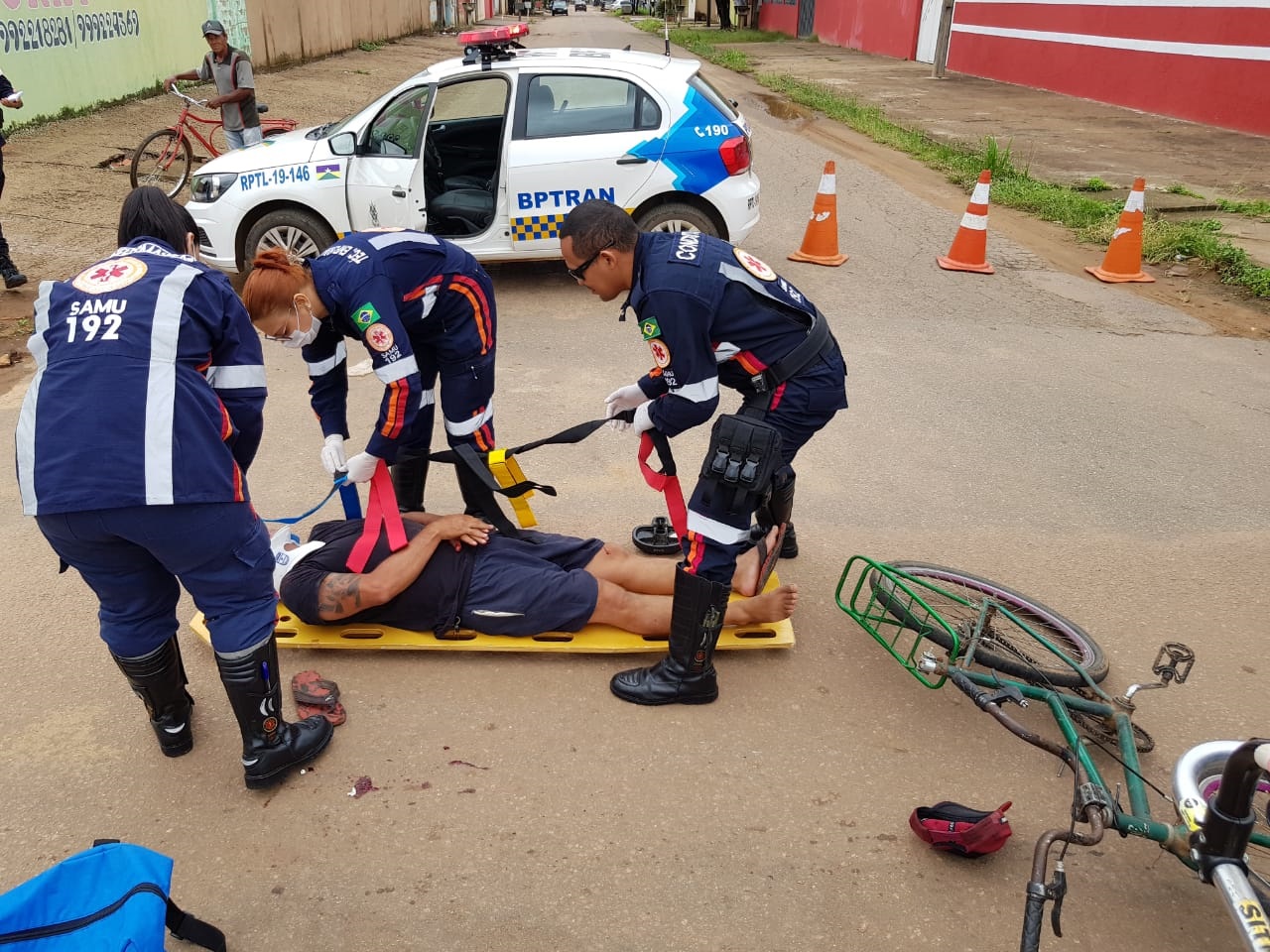 GRAVE COLISÃO ENTRE MOTO E BICICLETA DEIXA DUAS VÍTIMAS EM CRUZAMENTO - News Rondônia