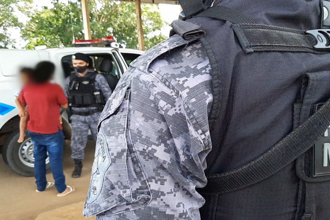 MACONHA - PM flagra mulher com criança no colo e dois quilos de droga na BR-364 - News Rondônia
