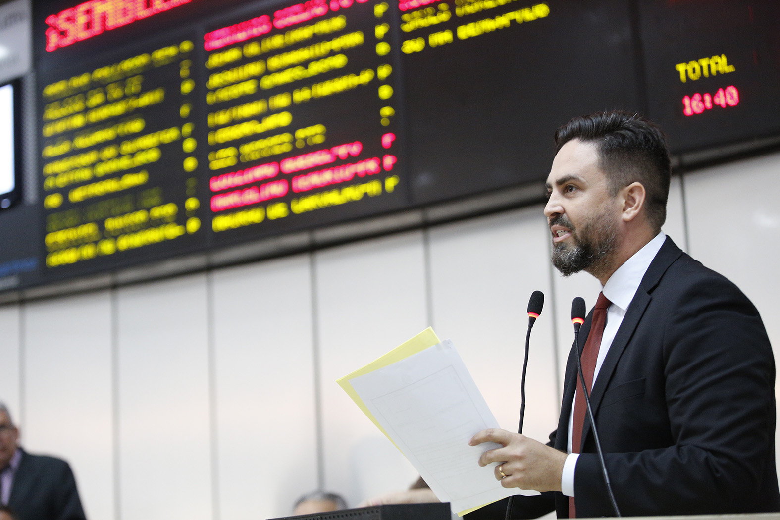 LÉO MORAES DESTINA EMENDA PARLAMENTAR PARA AQUISIÇÃO DE CENTRAIS DE AR CONDICIONADOS PARA ESCOLA DA CAPITAL - News Rondônia