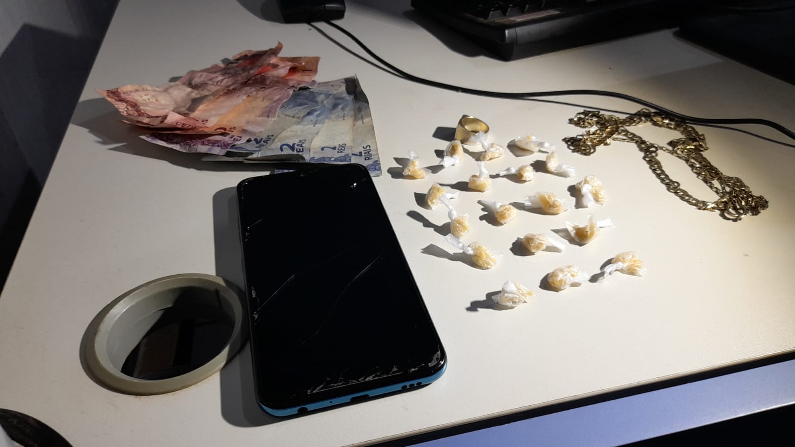 TRÁFICO: Suspeito é preso vendendo crack em cruzamento perto da Central de Polícia - News Rondônia