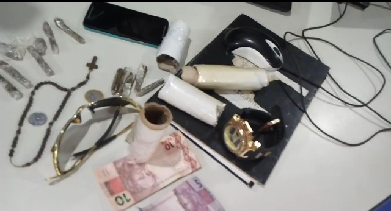 POLÍCIA FLAGRA MENORES VENDENDO DROGAS NA ZONA LESTE - News Rondônia