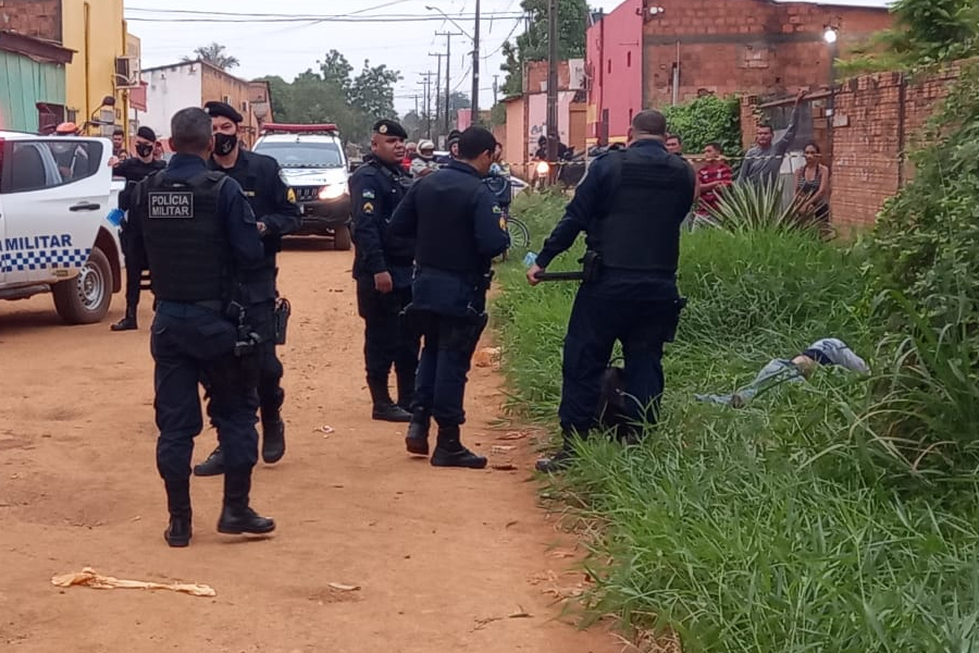 NA CABEÇA: Vulgo 'faísca' é baleado durante roubo na zona leste - News Rondônia