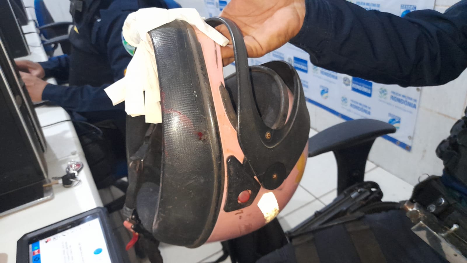 NA CABEÇA: Vulgo 'faísca' é baleado durante roubo na zona leste - News Rondônia