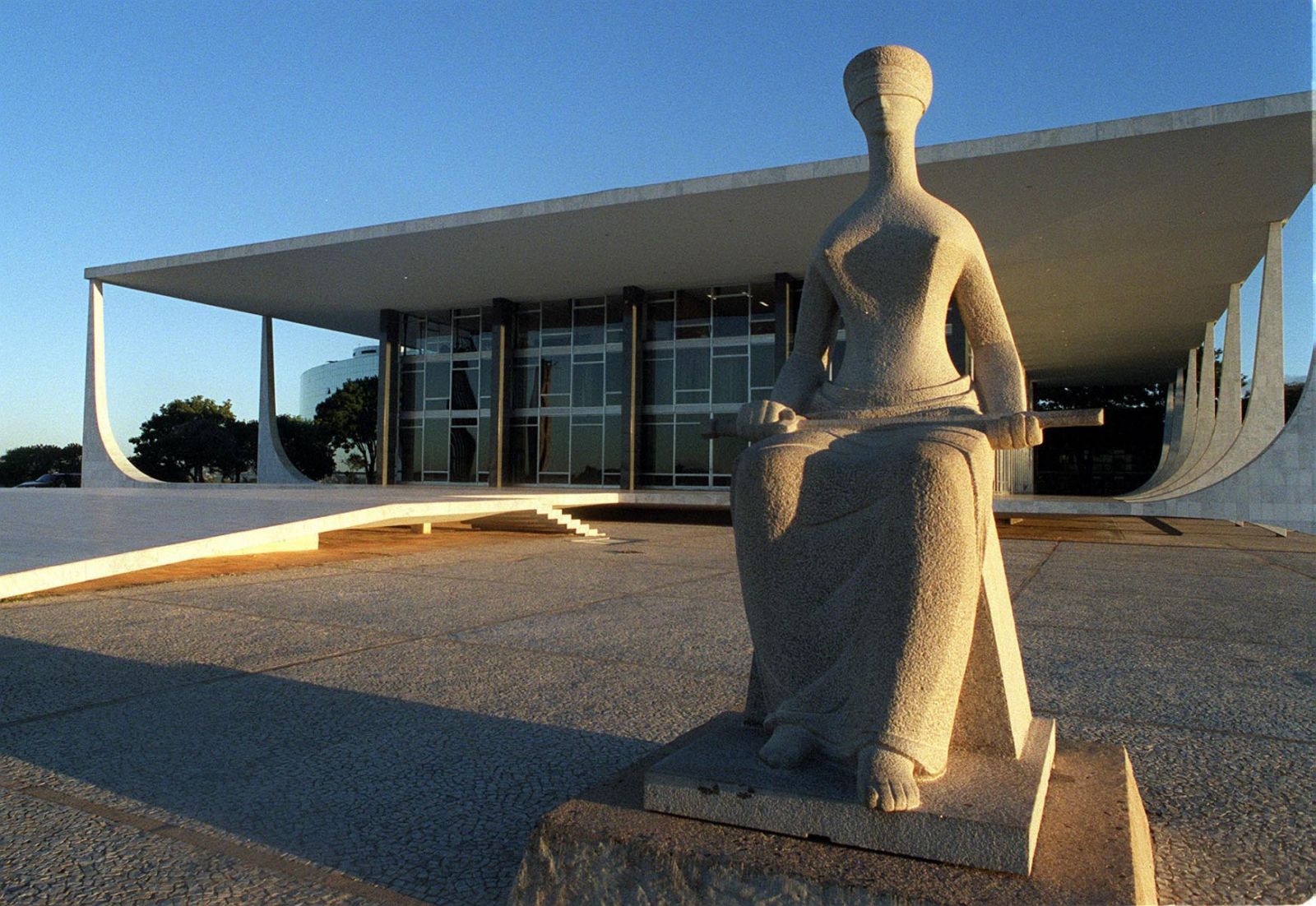 AS DECISÕES VERGONHOSAS DO STF E O COMPORTAMENTO DE SEUS MINISTROS - POR JULIO CARDOSO - News Rondônia