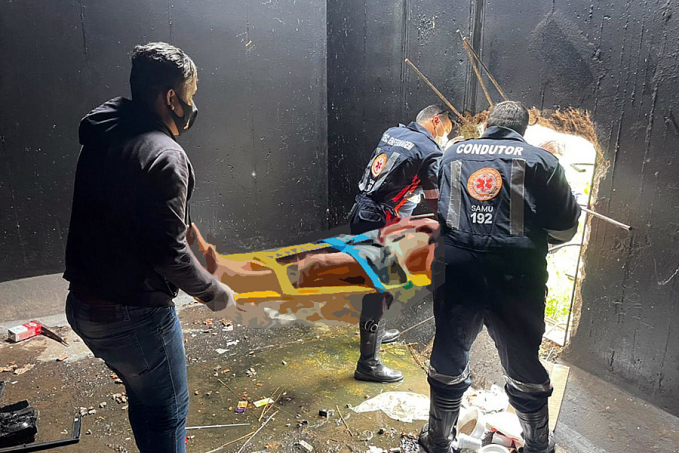 AGONIZANDO: Morador de Rua é encontrado no prédio abandonado da Caerd - News Rondônia