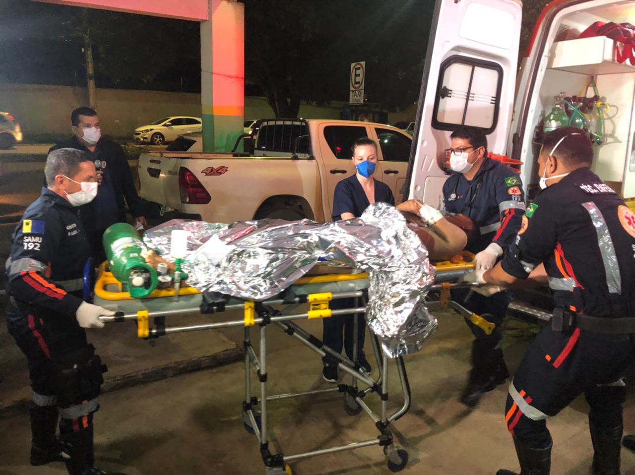 Jovem vai separar briga e acaba levando facada no peito - News Rondônia