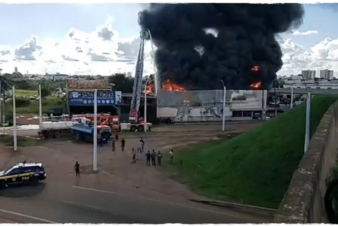 O incêndio que causou aglomeração, mas não tirou o foco de bravos homens - Por Anderson Nascimento - News Rondônia