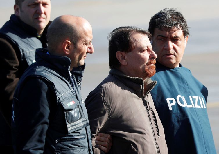 BATTISTI CHEGA A ROMA APÓS QUASE 40 ANOS FORAGIDO DA JUSTIÇA - News Rondônia