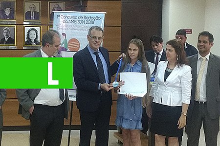 SECRETÁRIA DA SEMED PRESTIGIA ENTREGA DE PRÊMIO DO PRIMEIRO CONCURSO DE REDAÇÃO DA AMERON - News Rondônia