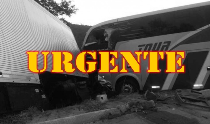 TRAGÉDIA! ACIDENTE ENTRE ÔNIBUS COM TIME DO BAHIA E CARRETA DEIXA MORTO E 12 FERIDOS - News Rondônia