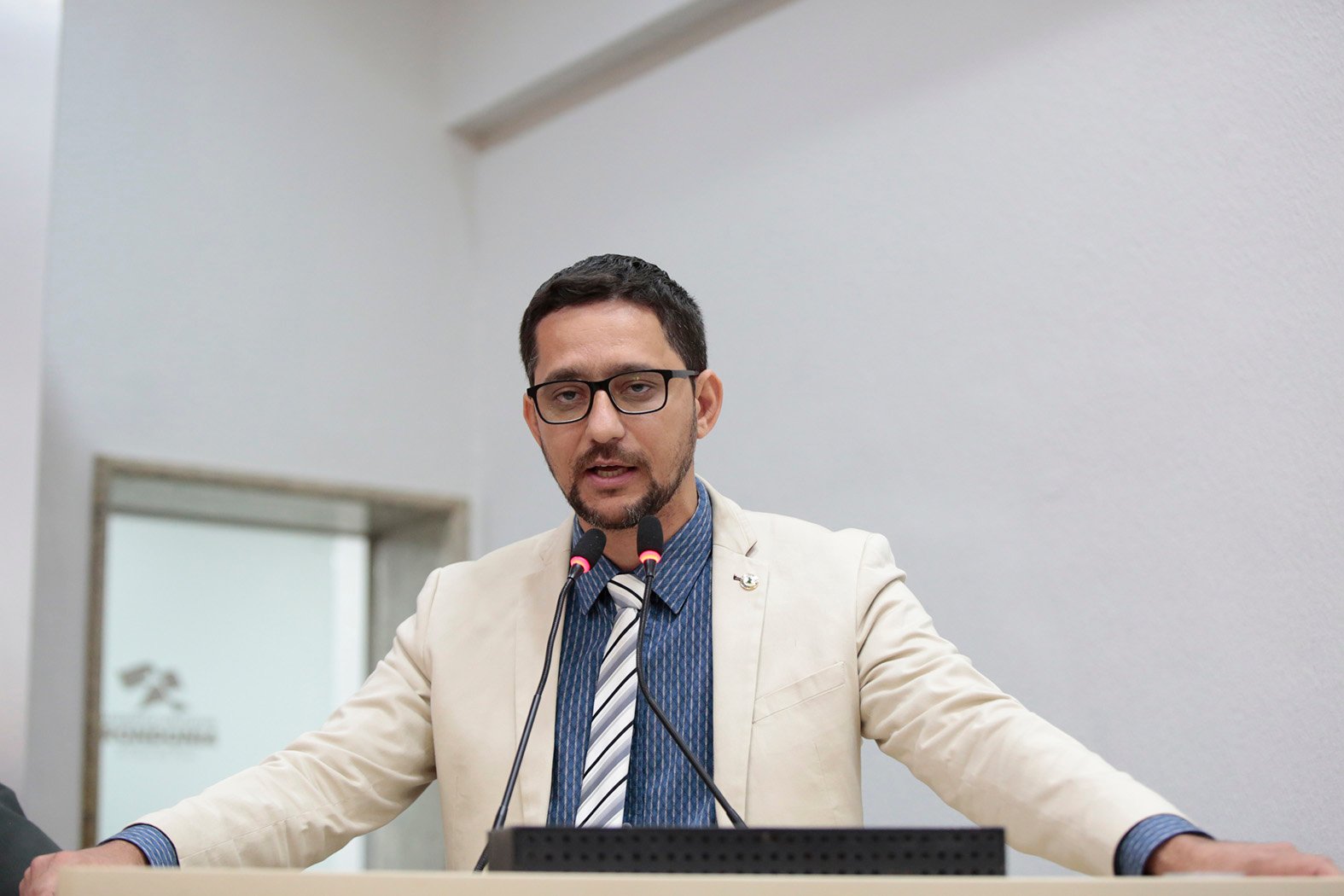 ANDERSON DO SINGEPERON REQUER VOTO DE LOUVOR AOS PROFISSIONAIS DA UPA LESTE E PMS - News Rondônia