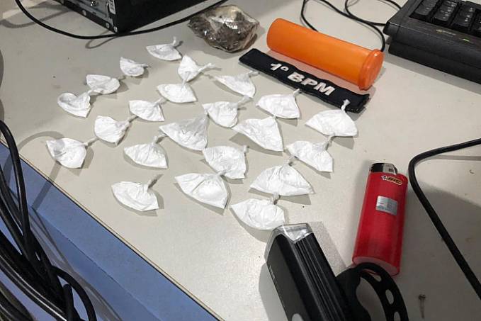 Adolescente é detido ao ser flagrado com várias porções de maconha e cocaína na zona norte da cidade - News Rondônia
