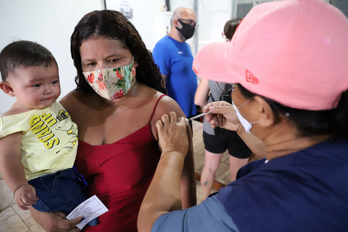 Força-tarefa vacina 2,3 mil pessoas contra a Covid-19 na Escola Capitão Cláudio - News Rondônia