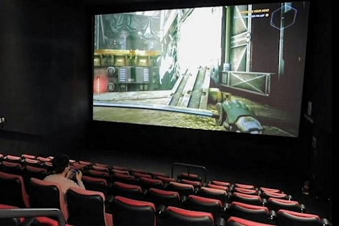 Sem clientes e filmes na pandemia, cinemas alugam telões para gamers - News Rondônia
