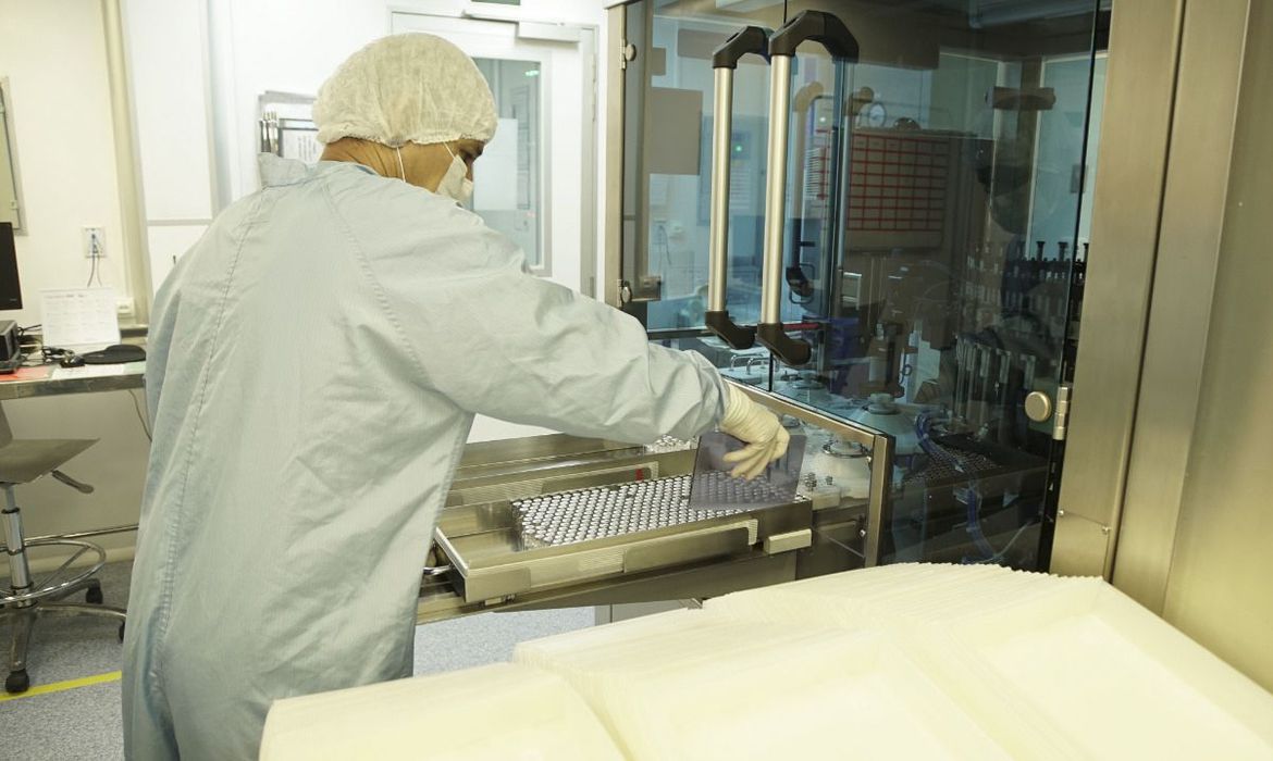Pazuello: governo distribuirá 4,7 milhões de doses da vacina até março - News Rondônia