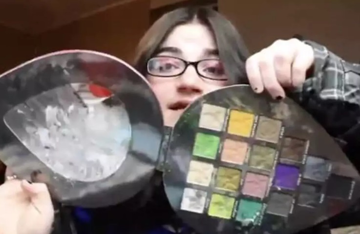 CRUELDADE: YOUTUBER ESPANCA FILHA DE DOIS ANOS POR ESTRAGAR KIT DE MAQUIAGEM - News Rondônia