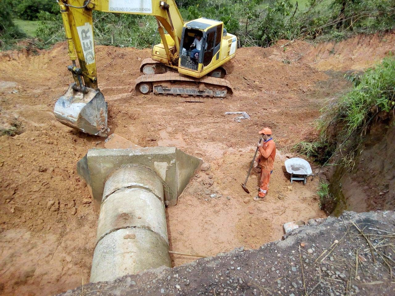 DER RECUPERA EROSÃO NO ACOSTAMENTO DA RO-391 EM CHUPINGUAIA - News Rondônia