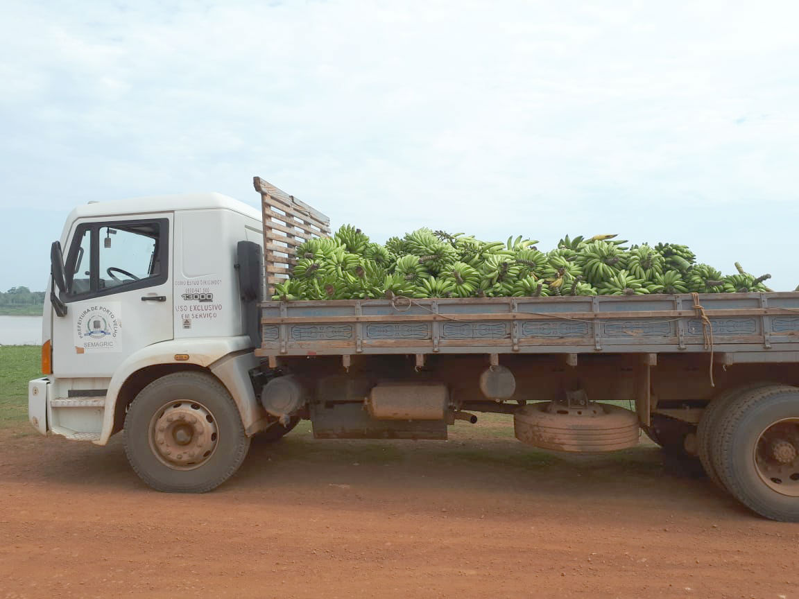 AGRICULTORES SÃO BENEFICIADOS PELA PREFEITURA COM TRANSPORTE DA MERCADORIA ATÉ A FEIRA DO PRODUTOR - News Rondônia
