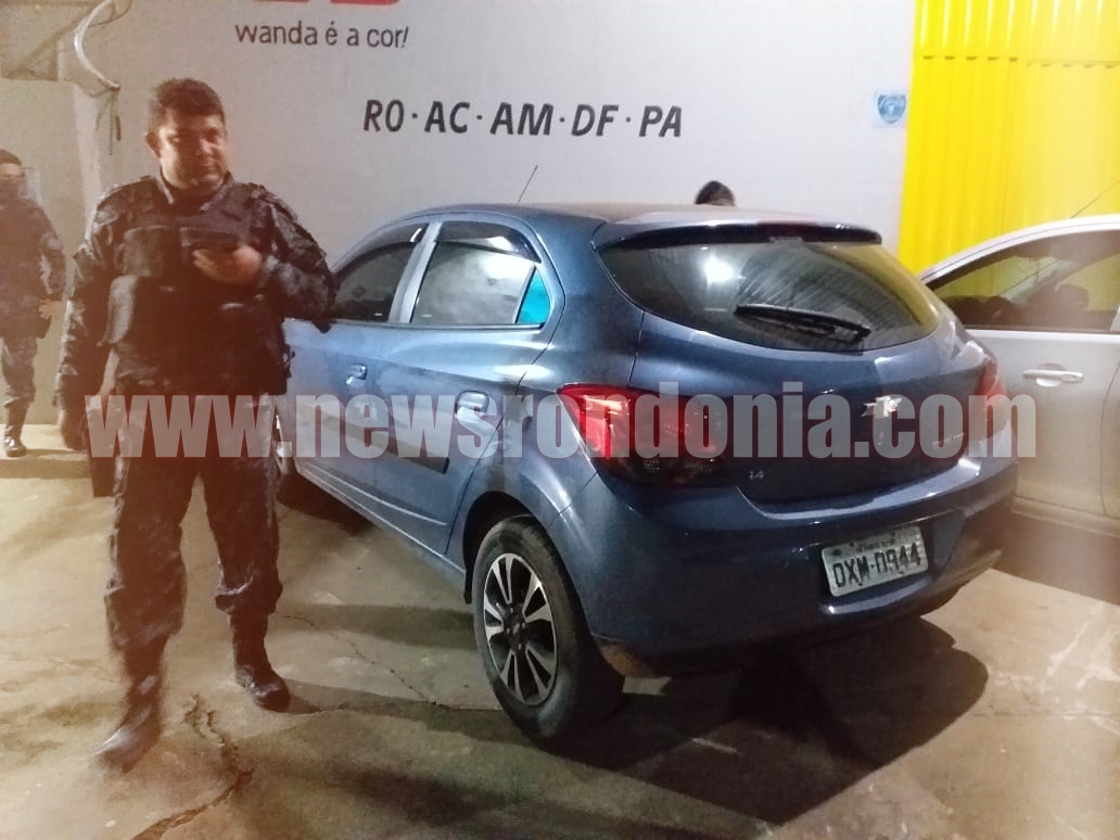 POLÍCIA PRENDE CASAL COM R$ 52 MIL E QUATRO ARMAS DE FOGO NA ZONA LESTE DE PORTO VELHO - News Rondônia