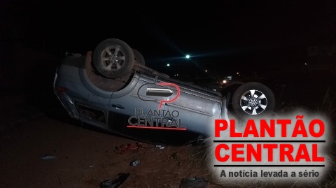 APÓS BALEAREM TRÊS PESSOAS BANDIDOS CAPOTAM VEÍCULOS - News Rondônia