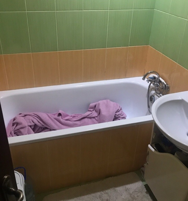 HOMEM PASSA TRÊS DIAS TRANCADO NO BANHEIRO PARA PERDER MEDO DO ESCURO - News Rondônia