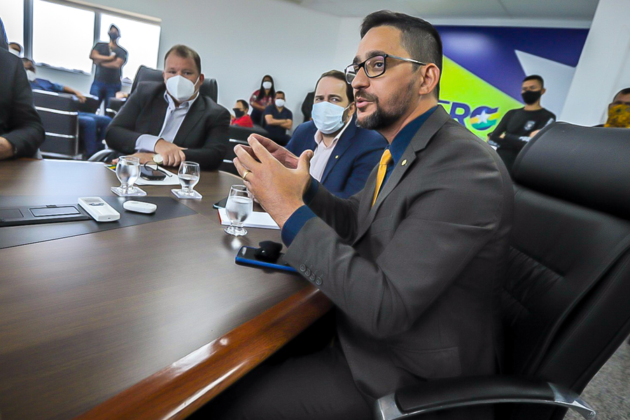 Deputado Anderson leva reivindicações dos policiais penais e agentes socioeducativos ao presidente da ALE/RO para discutir melhorias salariais e valorização das carreiras - News Rondônia
