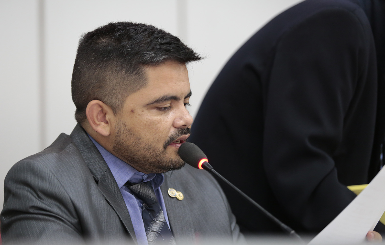 DEPUTADO JESUÍNO REQUER INFORMAÇÕES DO EXECUTIVO SOBRE PROJETOS QUE TRAMITAM NA ALE - News Rondônia