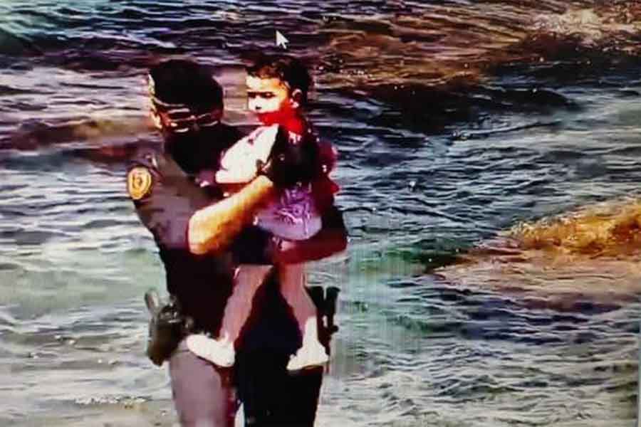 Guarda espanhol resgata bebê no mar; crianças estavam em grupo que tentou migrar para a Espanha - News Rondônia