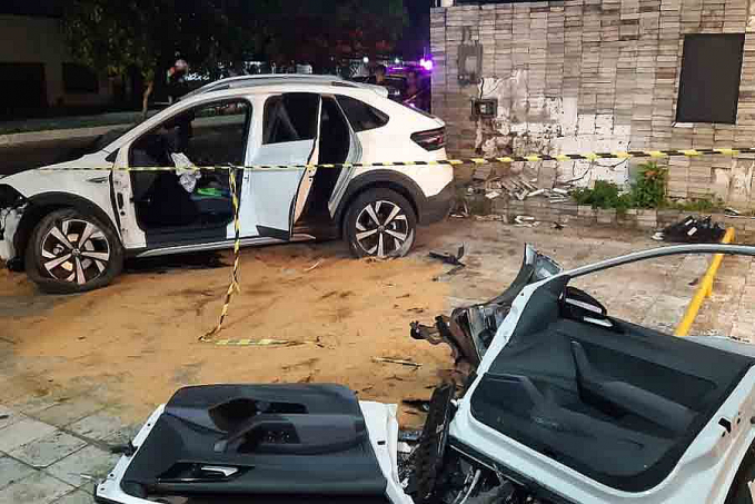 Motorista passa mal e carro desgovernado bate em lojas e muro de casa - News Rondônia