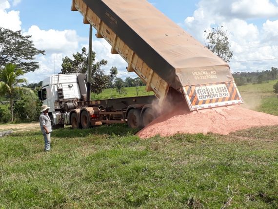 CALCÁRIO É TRANSPORTADO GRATUITAMENTE COM RECURSOS DO PROLEITE PARA OS MUNICÍPIOS DE RONDÔNIA - News Rondônia